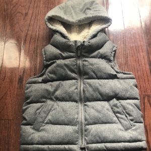 Old Navy 12-18 m puffer vest